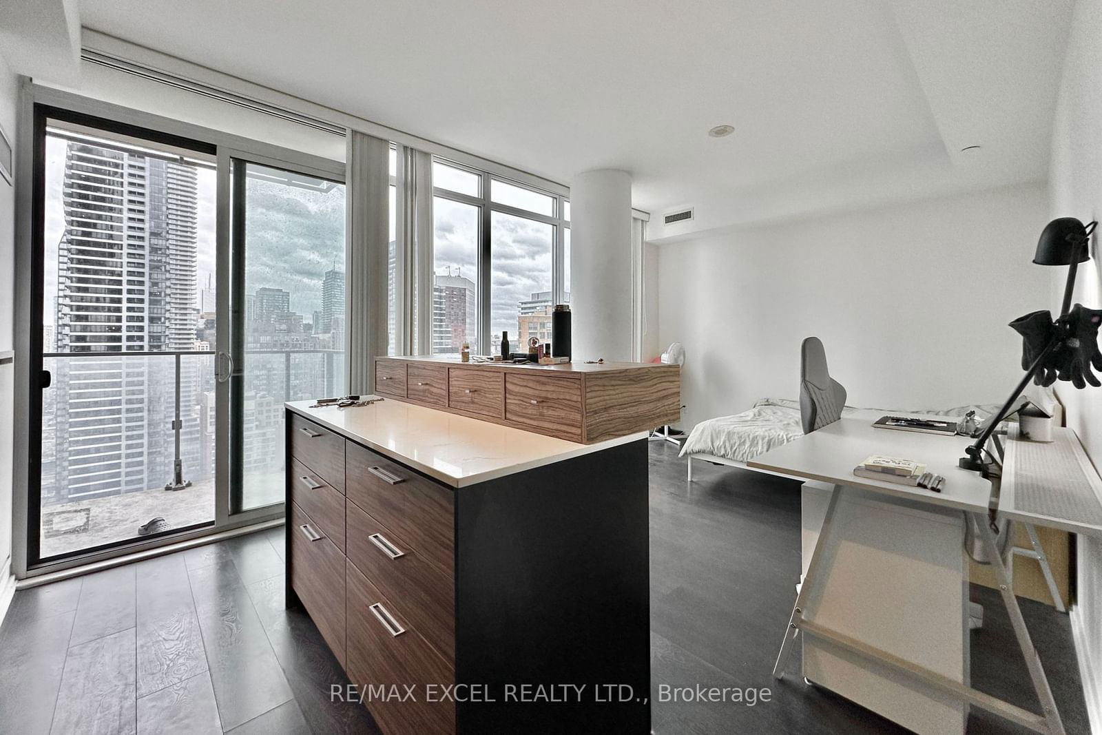 75 St Nicholas St, unit 2403 for sale