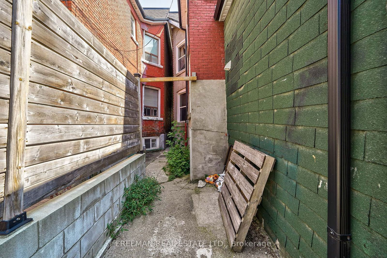 472 Crawford St, unit main for rent