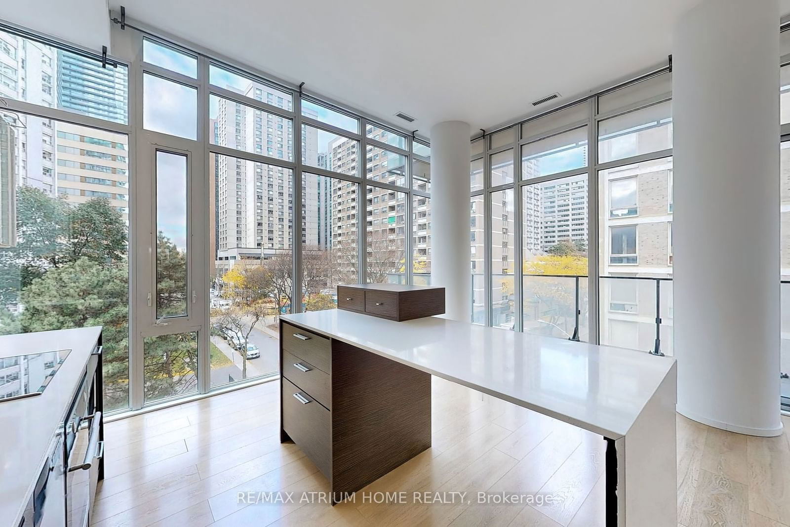 75 St Nicholas St, unit 405 for sale