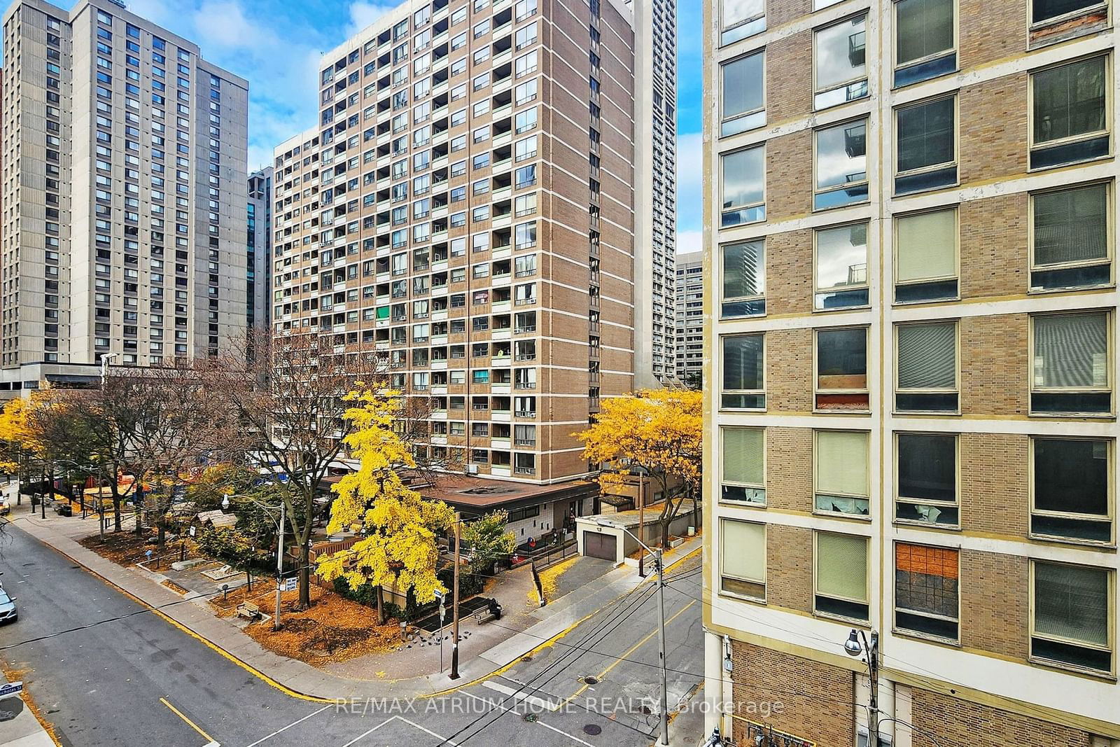 75 St Nicholas St, unit 405 for sale