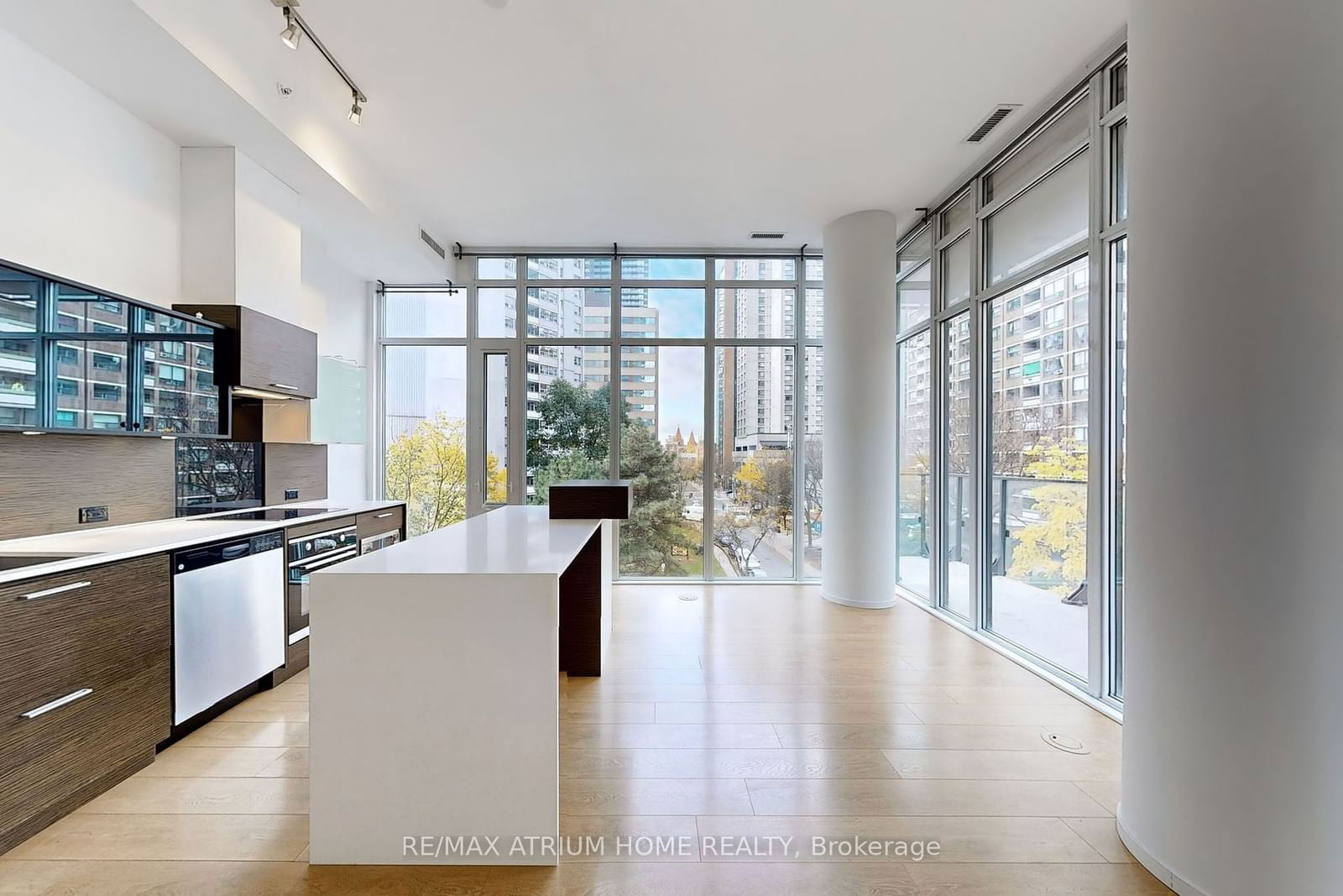 75 St Nicholas St, unit 405 for sale