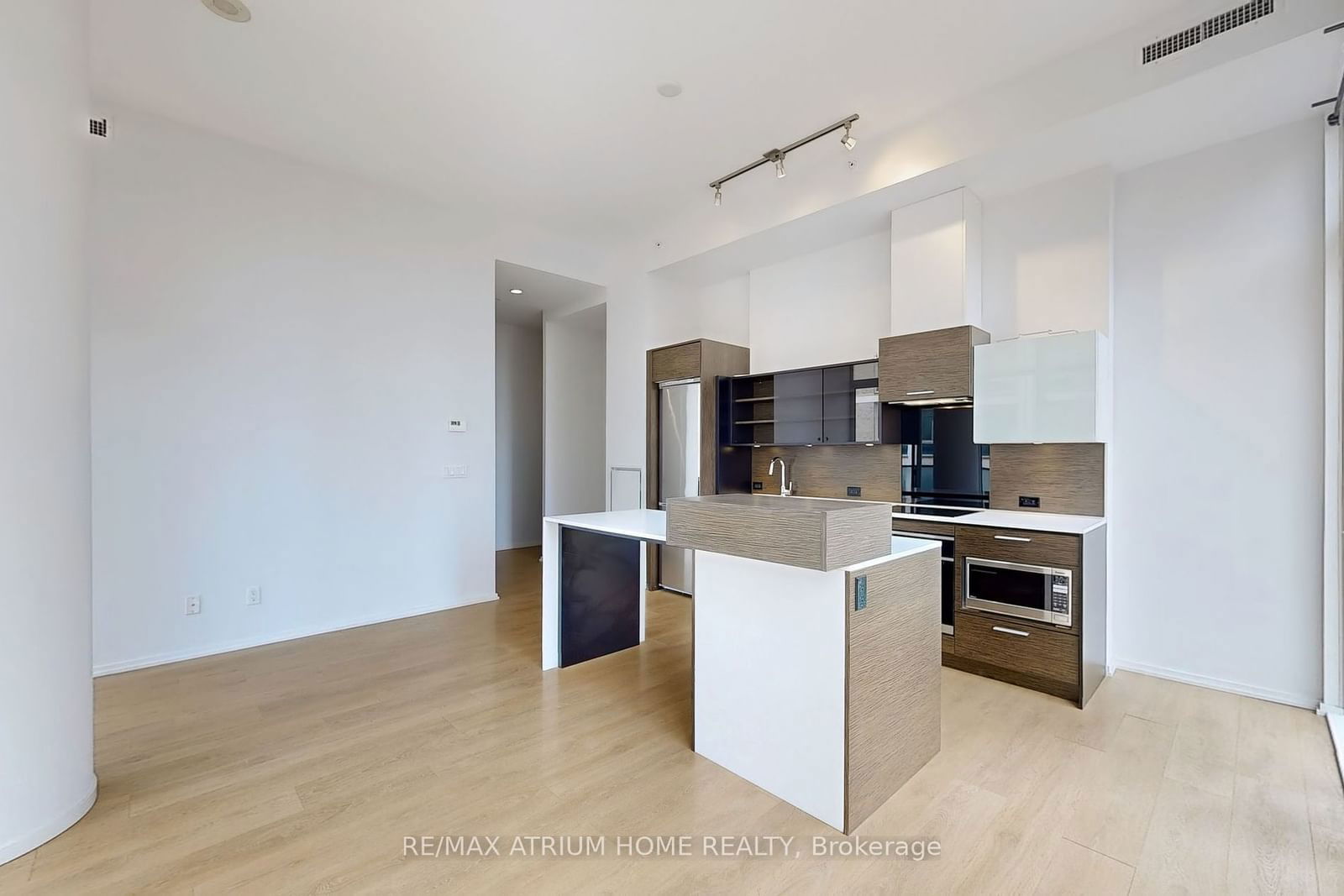 75 St Nicholas St, unit 405 for sale