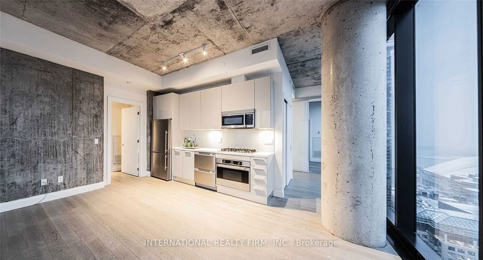 224 King St W, unit 3801 for rent