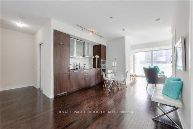 12 York St, unit 704 for rent