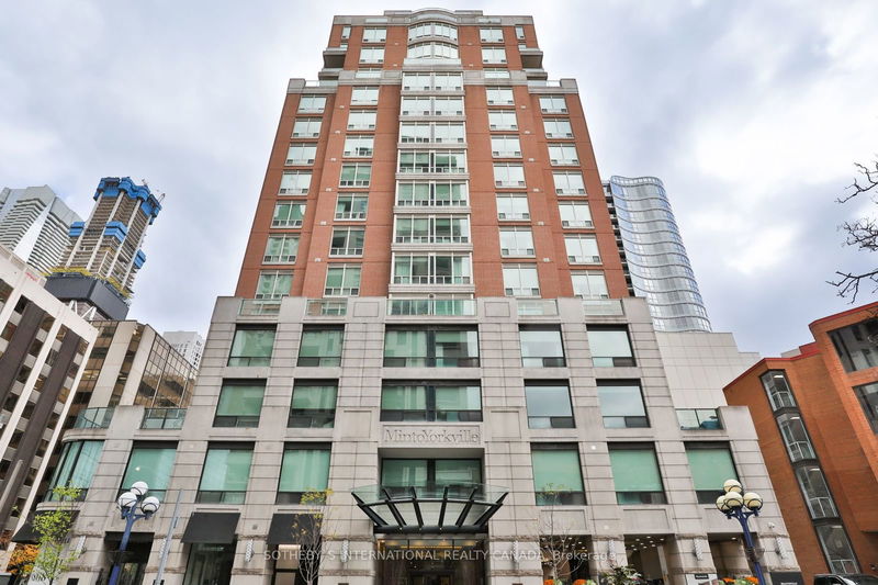 61 Yorkville Ave, unit 15E for rent