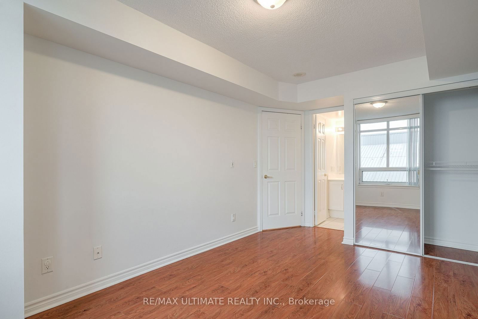 18 Kenaston Gdns, unit 306 for rent