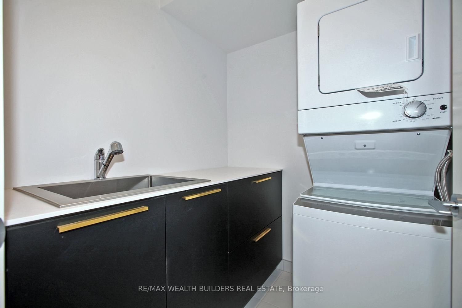 85 Wood St, unit Th02 for rent