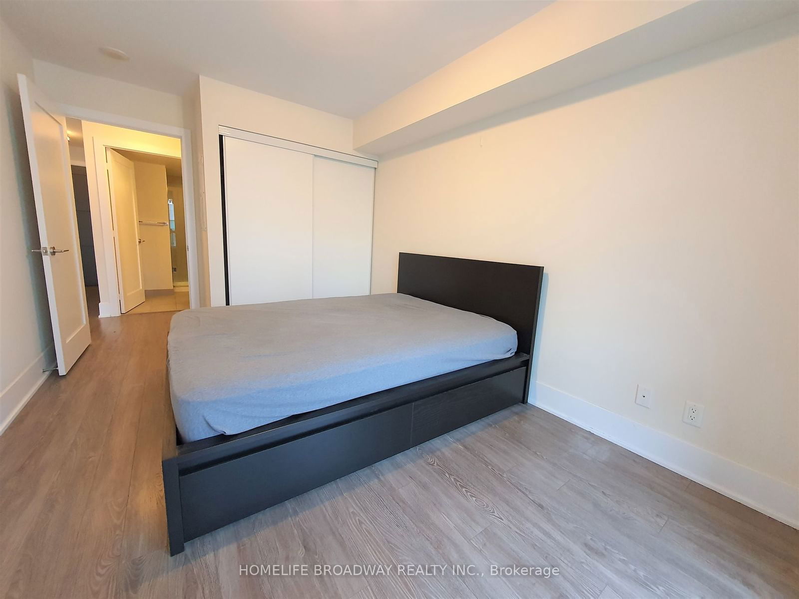 300 Front St W, unit 1013 for rent