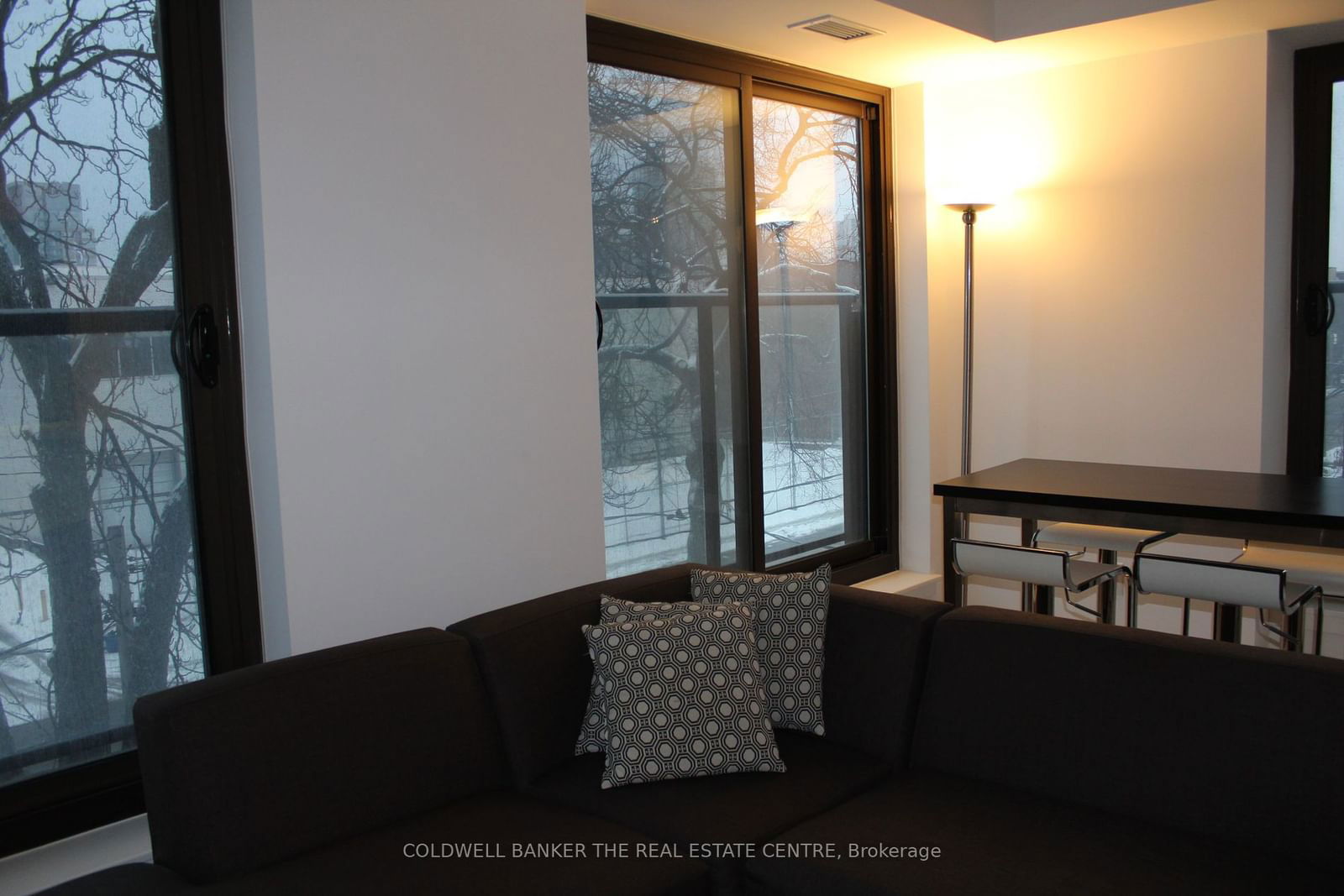 400 Wellington St W, unit 310 for rent