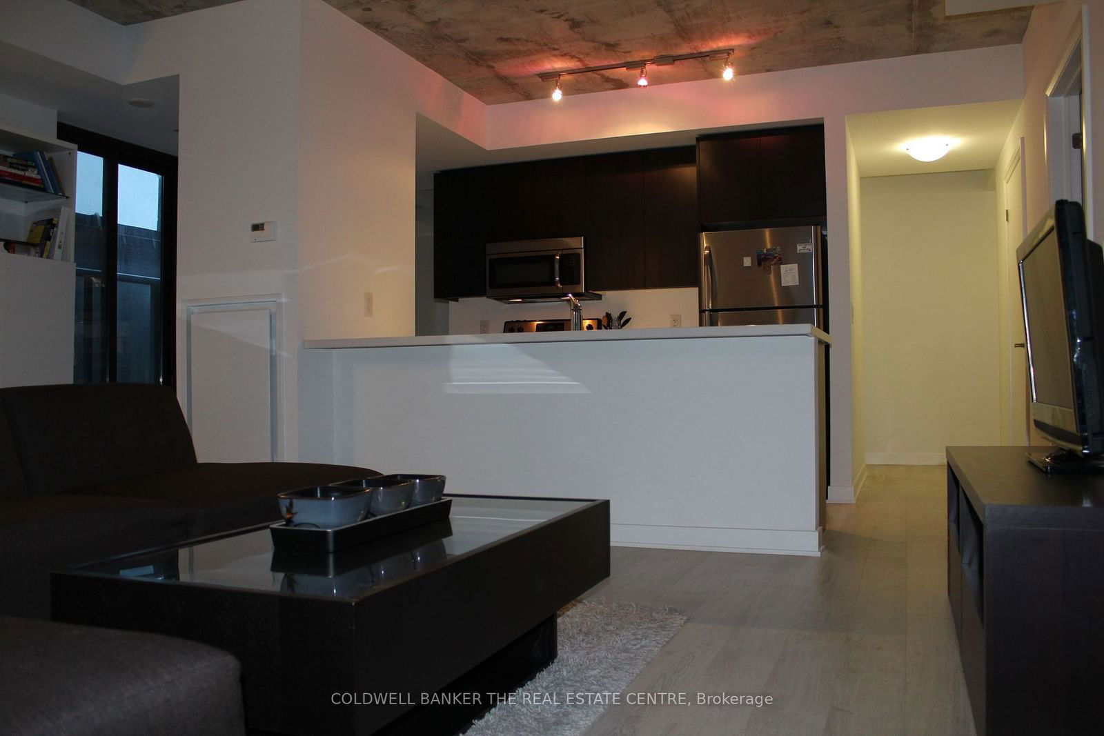 400 Wellington St W, unit 310 for rent