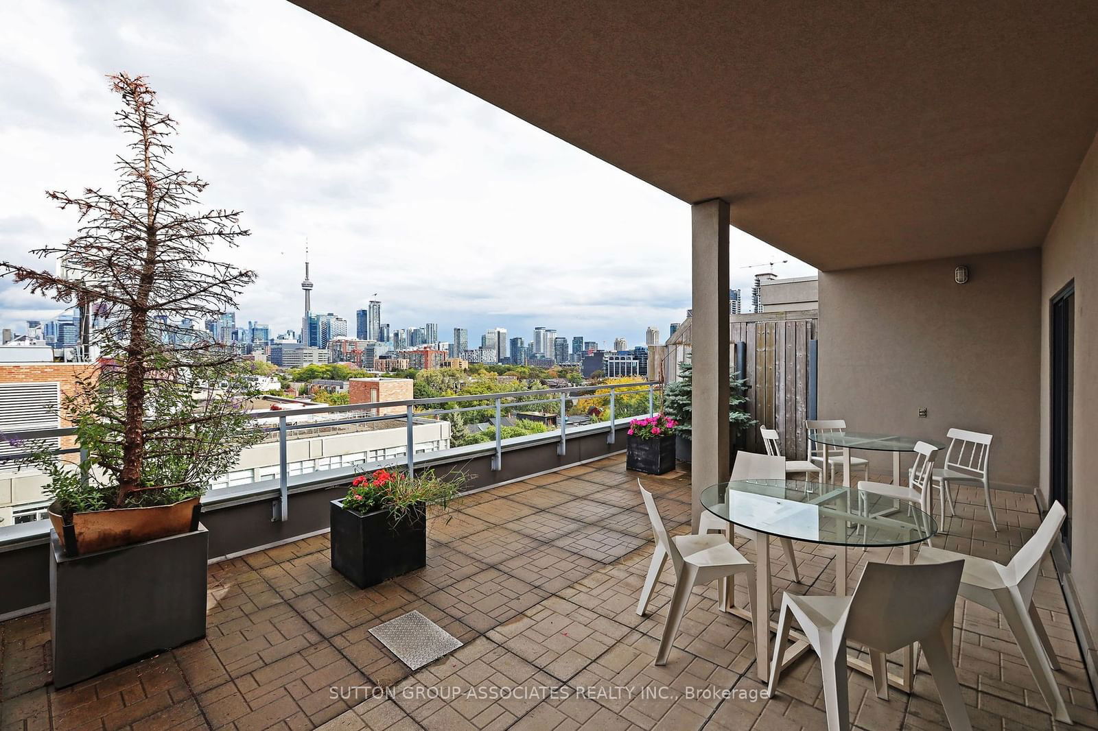 993 Queen St W, unit 109 for rent