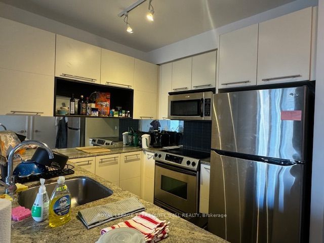 21 Carlton St, unit 2903 for rent