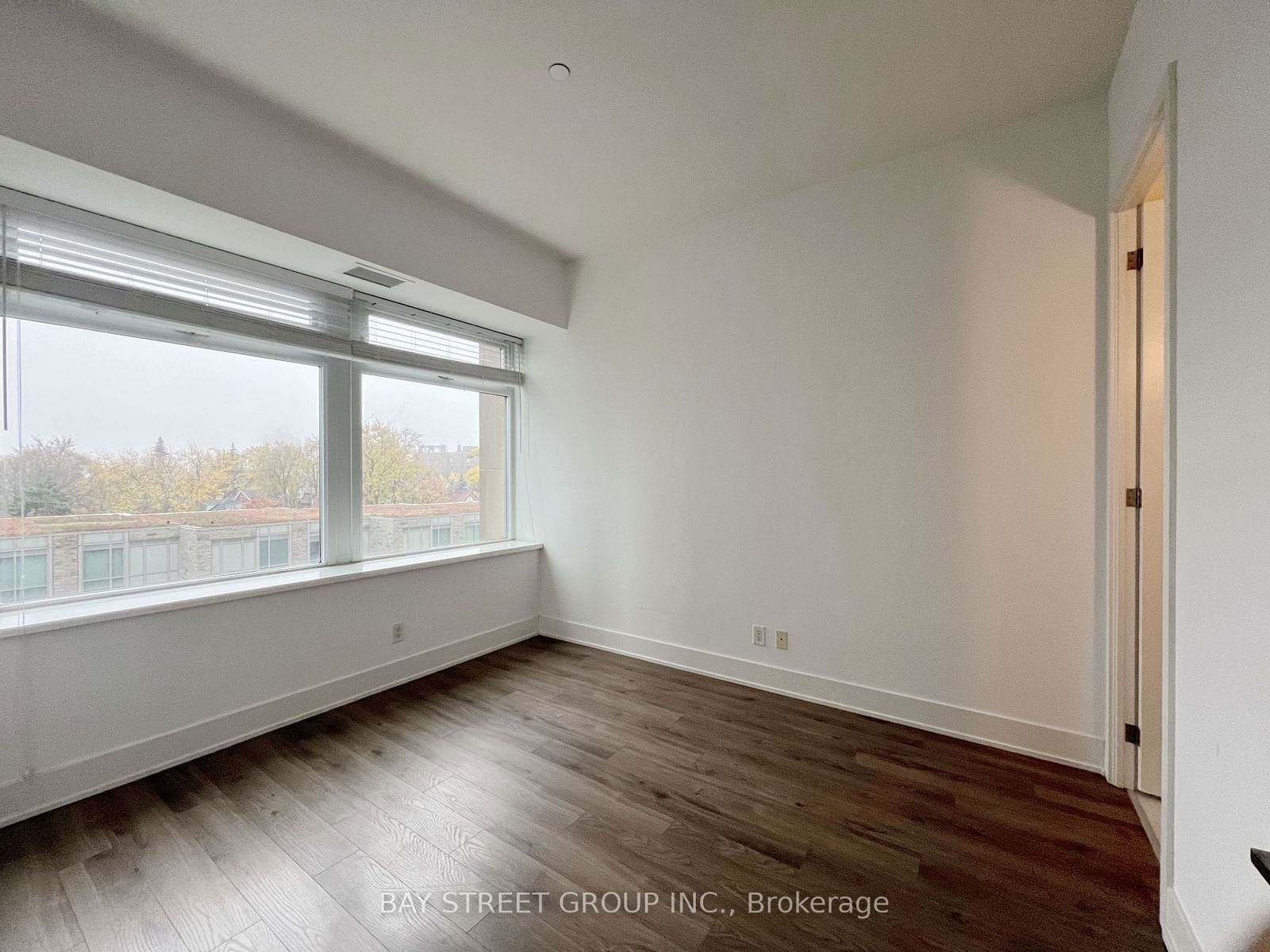 111 St Clair Ave W, unit 409 for rent