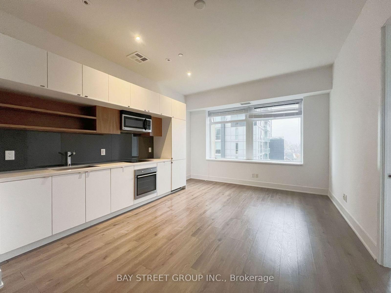 111 St Clair Ave W, unit 409 for rent