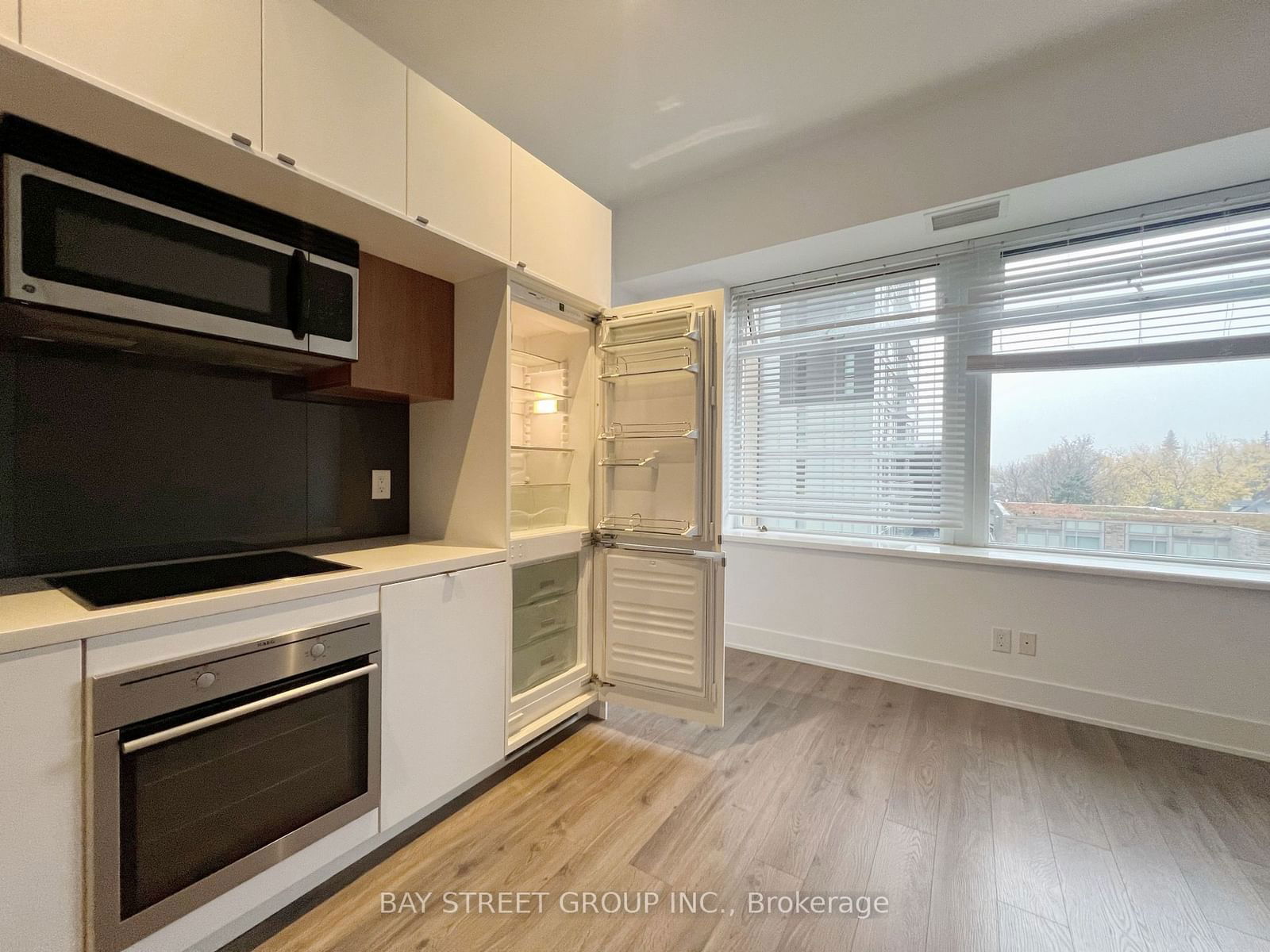 111 St Clair Ave W, unit 409 for rent