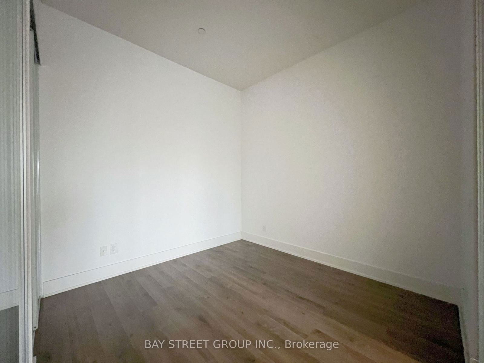 111 St Clair Ave W, unit 409 for rent