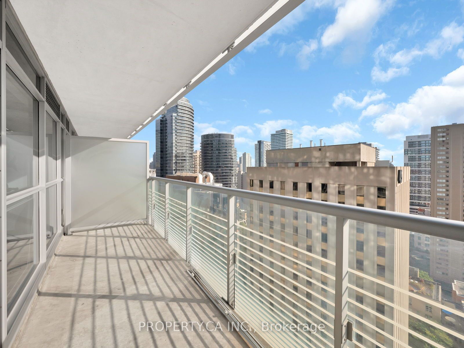 386 Yonge St, unit 2105 for sale