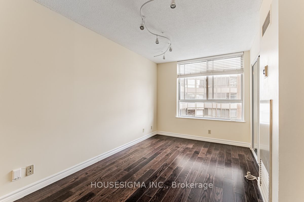 711 Bay St, unit 1820 for sale