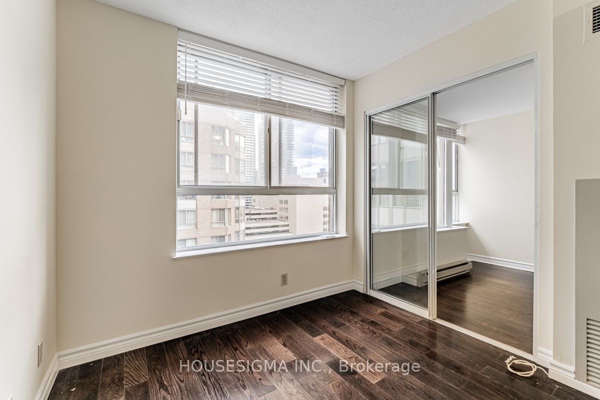 711 Bay St, unit 1820 for sale