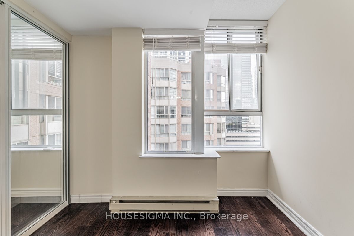 711 Bay St, unit 1820 for sale