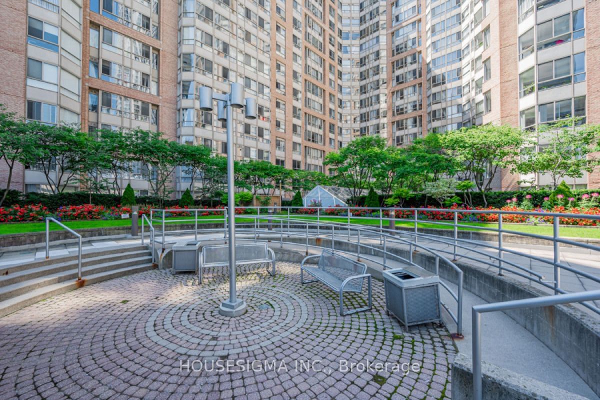 711 Bay St, unit 1820 for sale