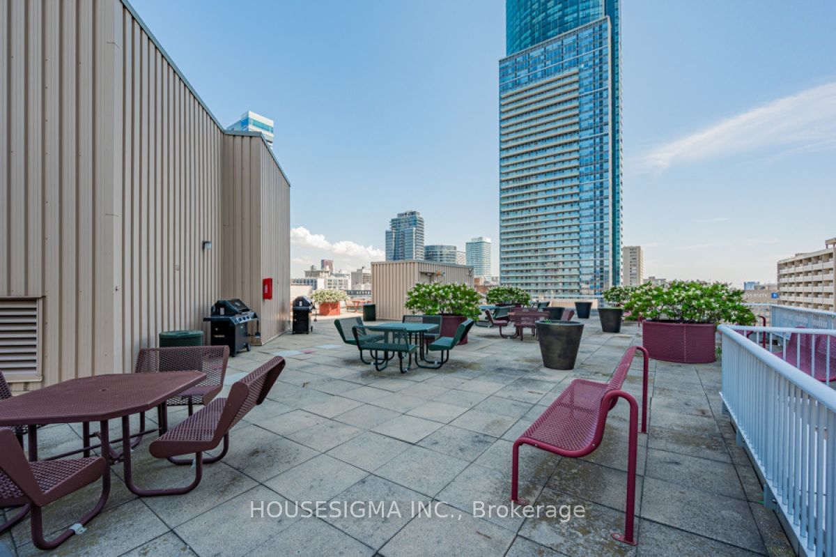 711 Bay St, unit 1820 for sale