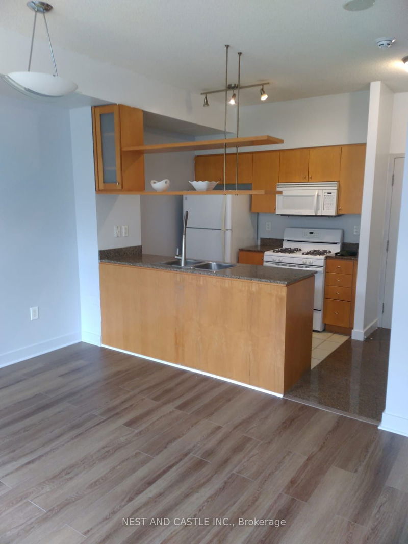 9 spadina Ave N, unit 209 for rent