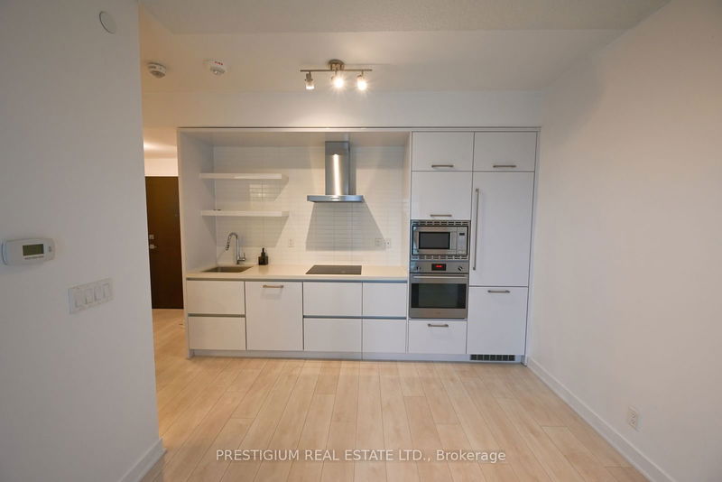 2221 Yonge St, unit 3907 for rent