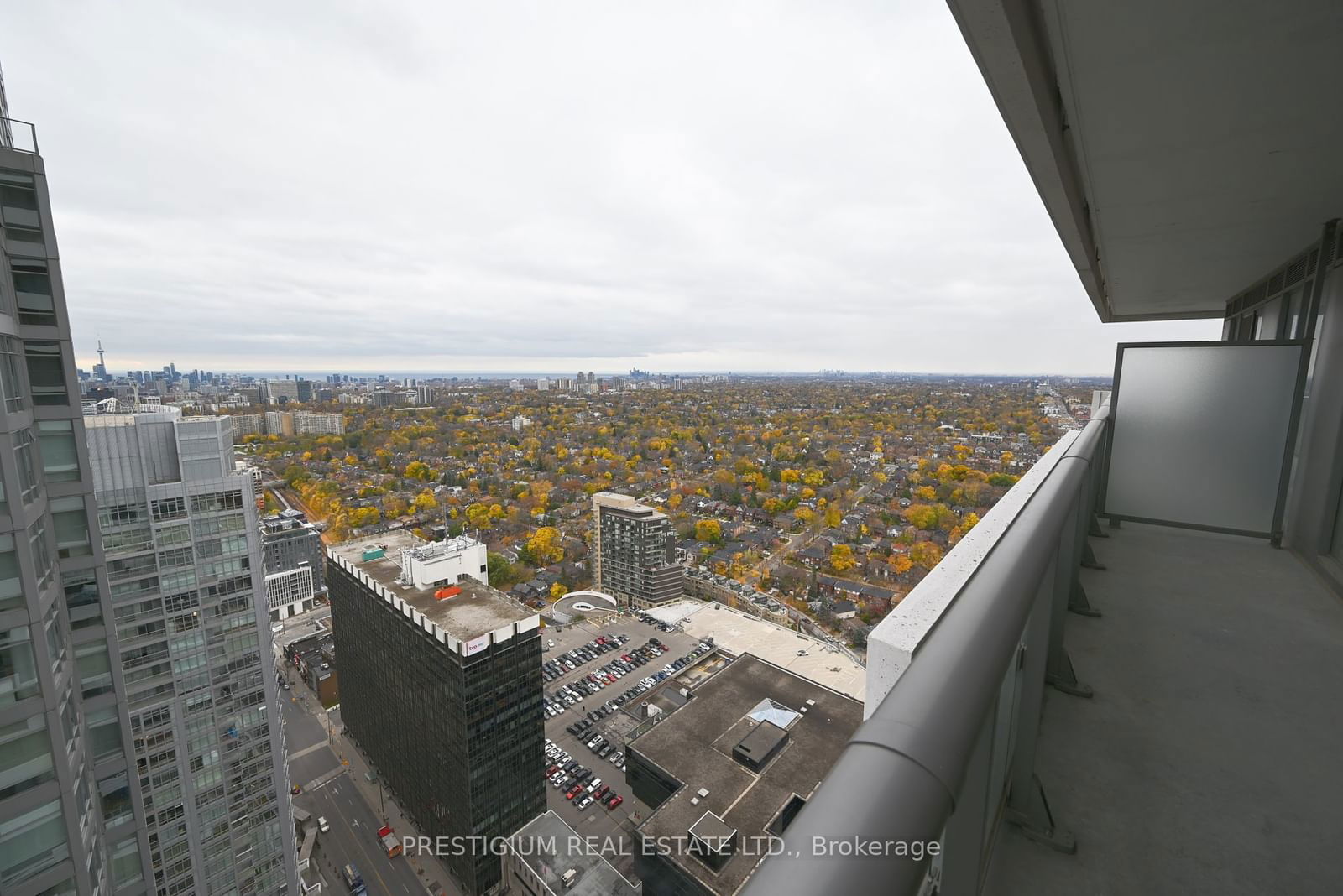 2221 Yonge St, unit 3907 for rent