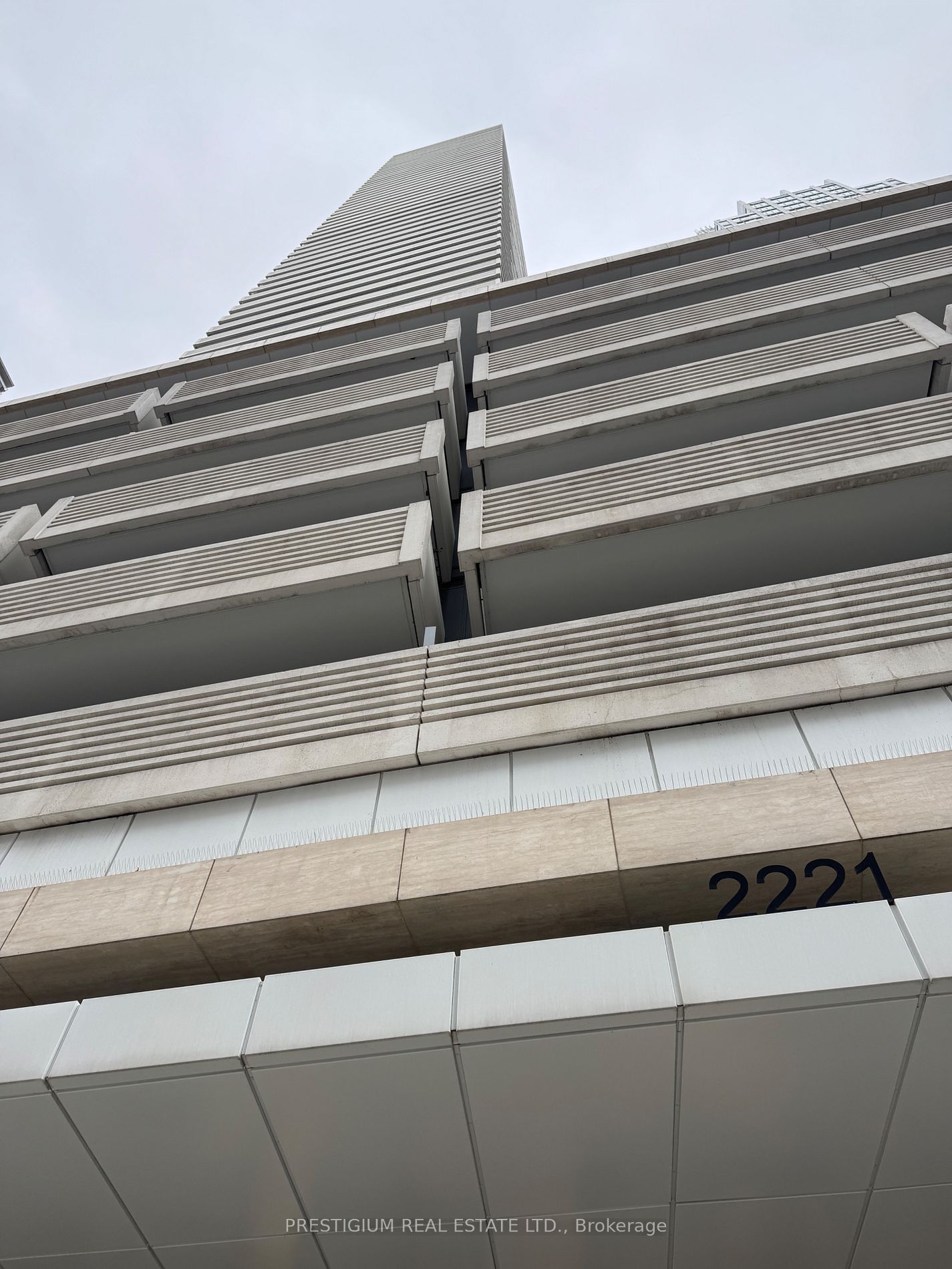 2221 Yonge St, unit 3907 for rent