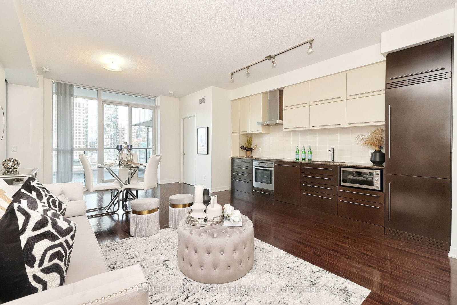 770 Bay St, unit 1613 for sale