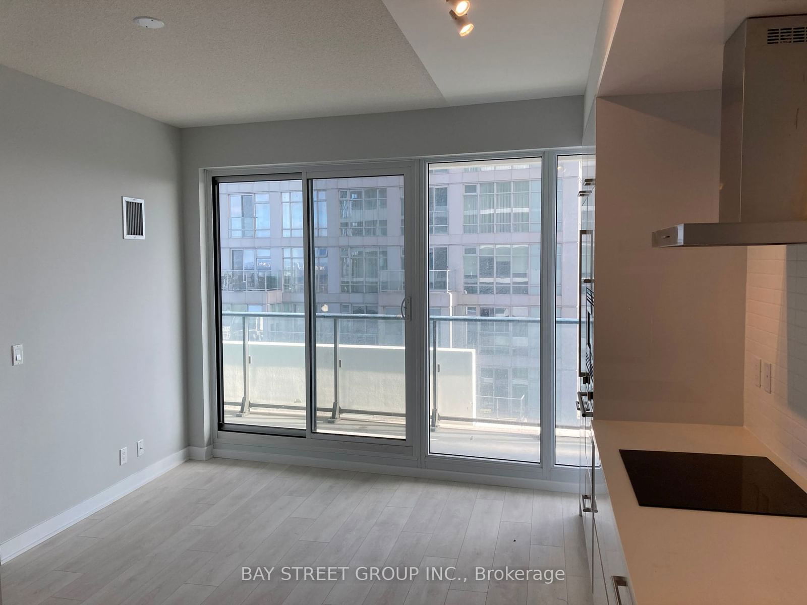 2221 Yonge St, unit 4206 for rent