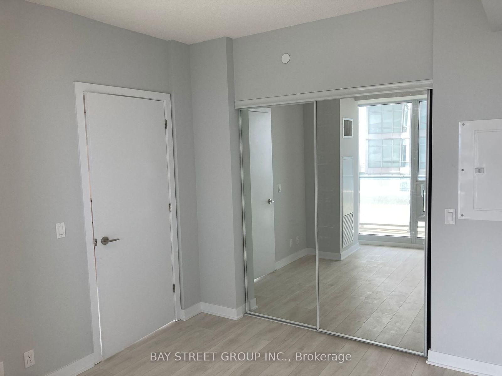 2221 Yonge St, unit 4206 for rent