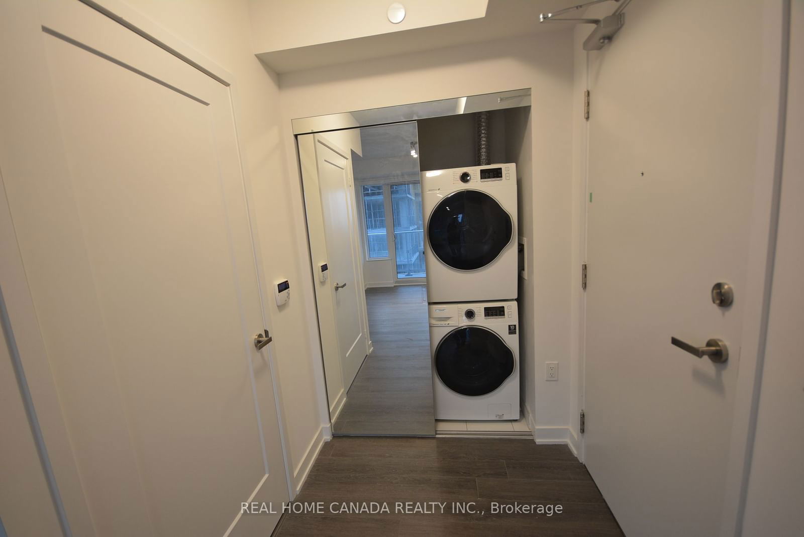 195 Redpath Ave, unit 2704 for rent