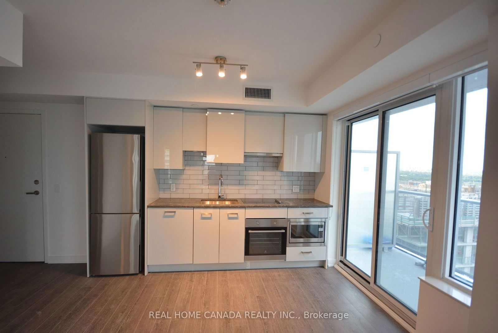 195 Redpath Ave, unit 2704 for rent