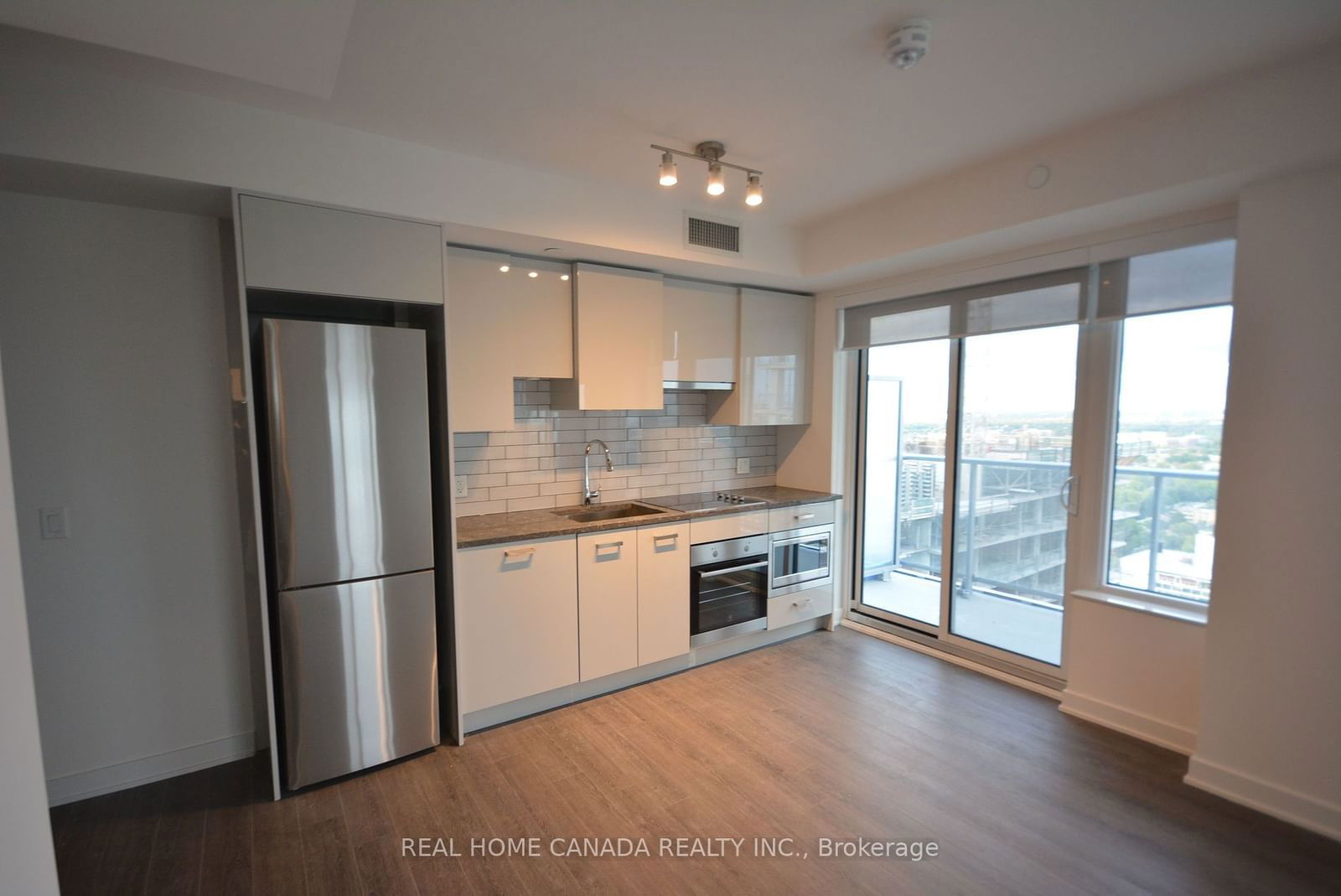 195 Redpath Ave, unit 2704 for rent