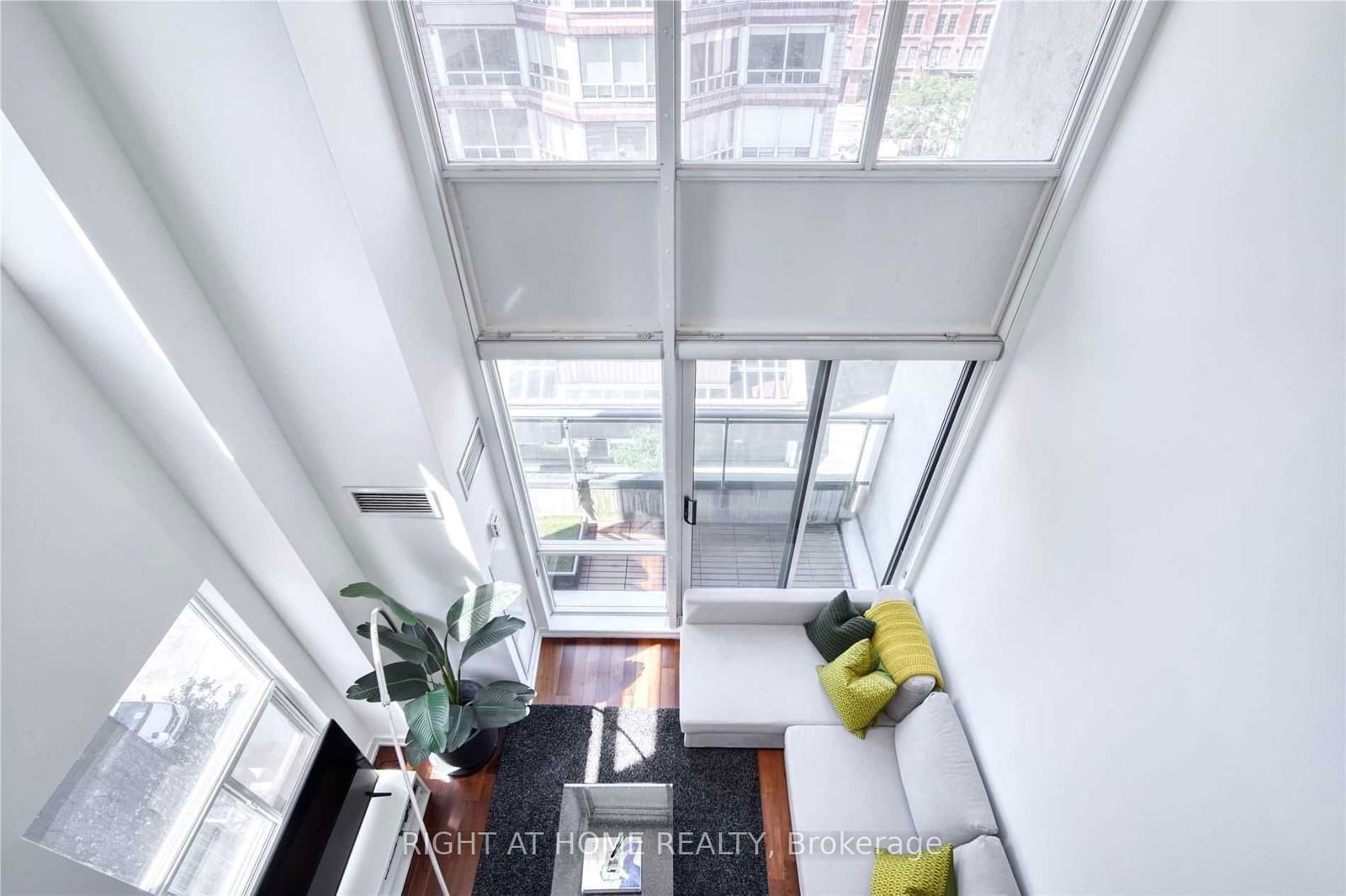 77 Lombard St, unit 701 for rent