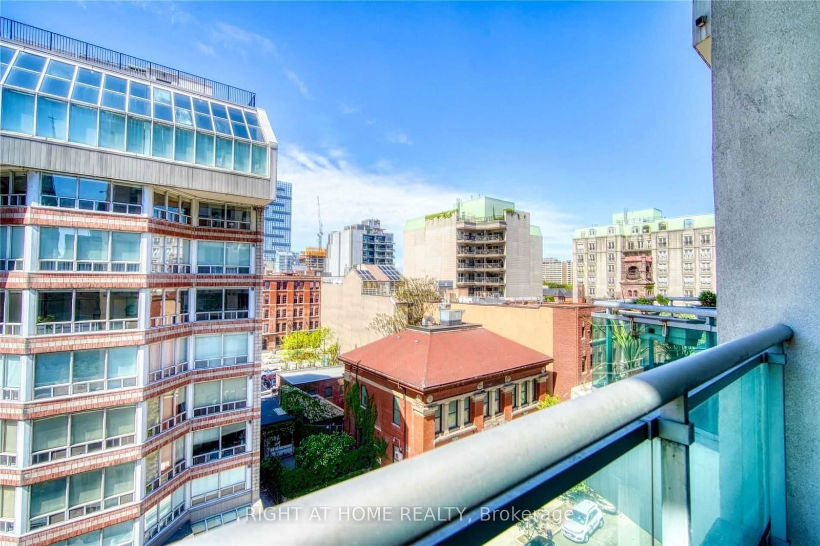 77 Lombard St, unit 701 for rent