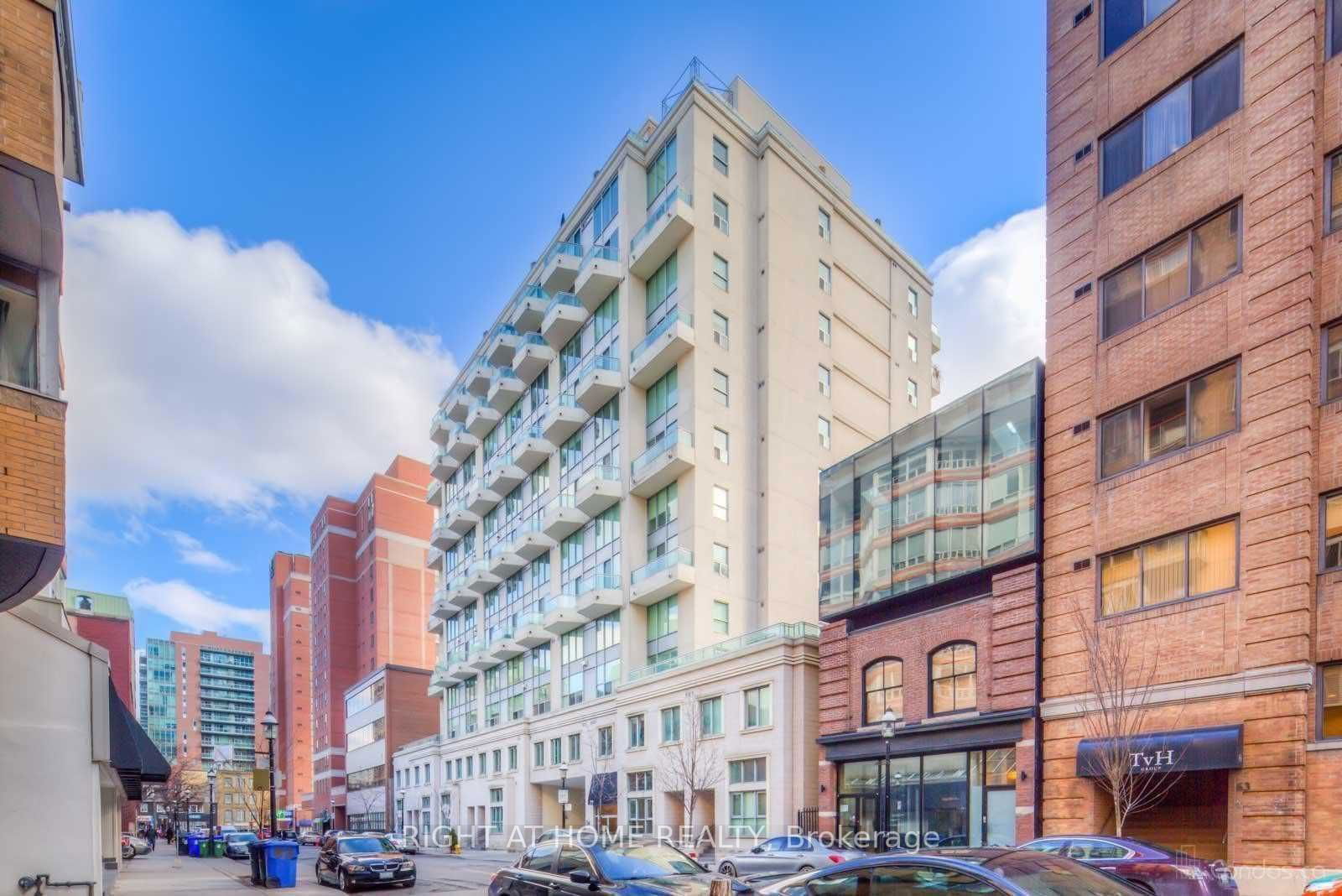 77 Lombard St, unit 701 for rent