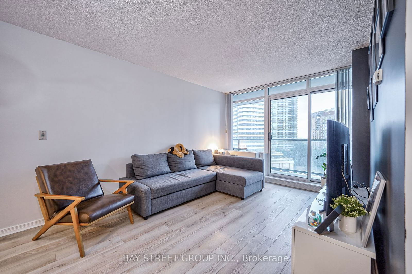 5500 Yonge St, unit 803 for sale