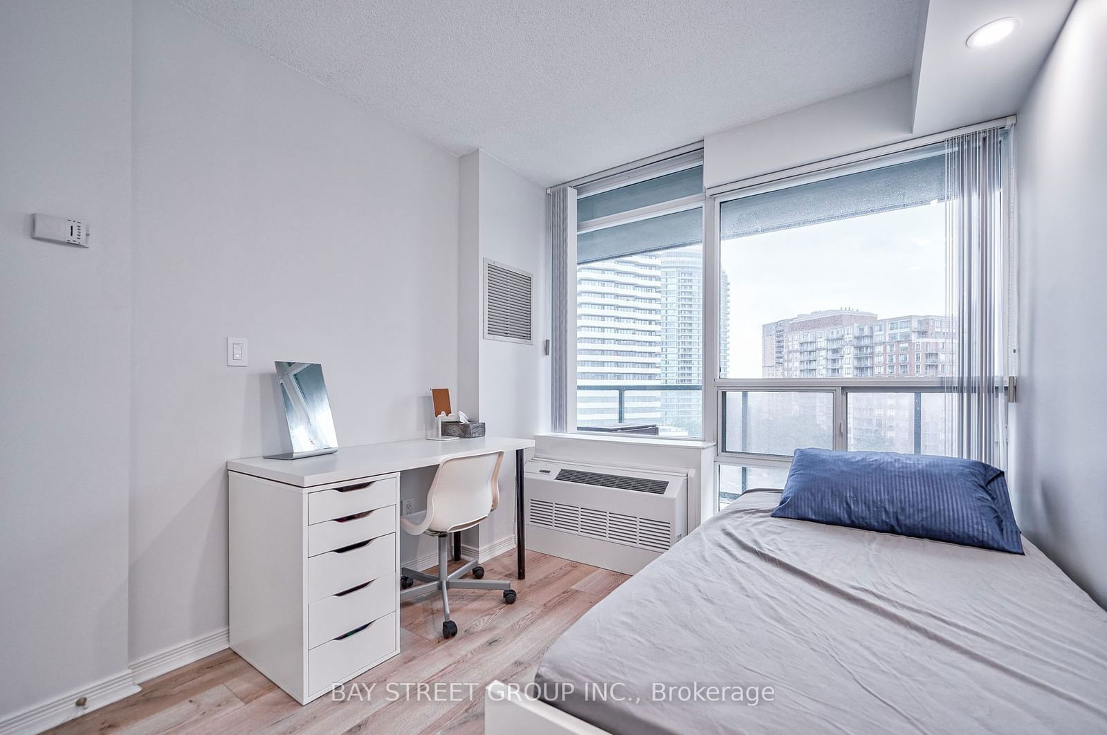 5500 Yonge St, unit 803 for sale