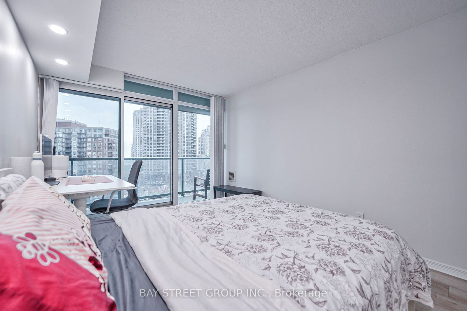 5500 Yonge St, unit 803 for sale