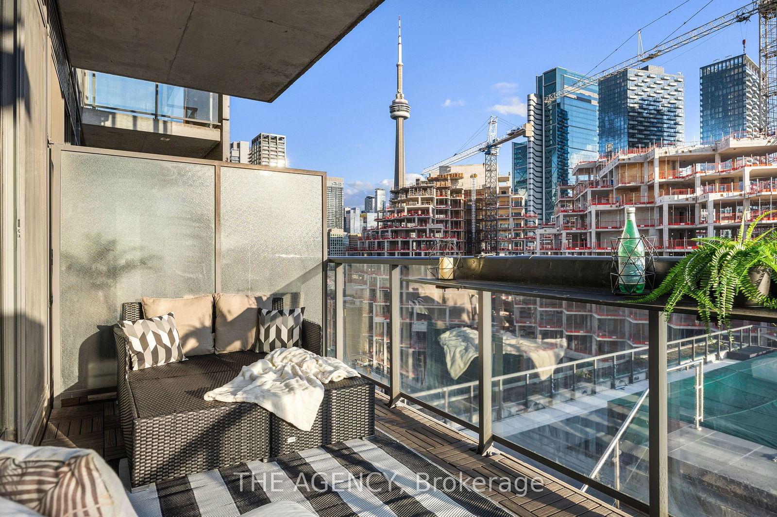 560 King St W, unit 1011 for sale