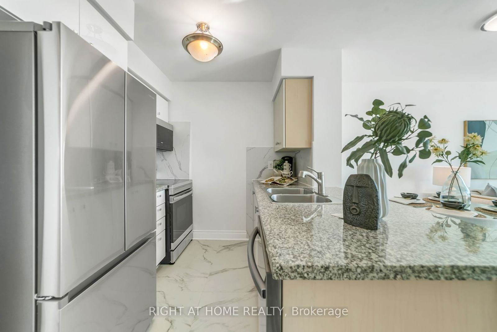 15 greenview Ave, unit 408 for sale