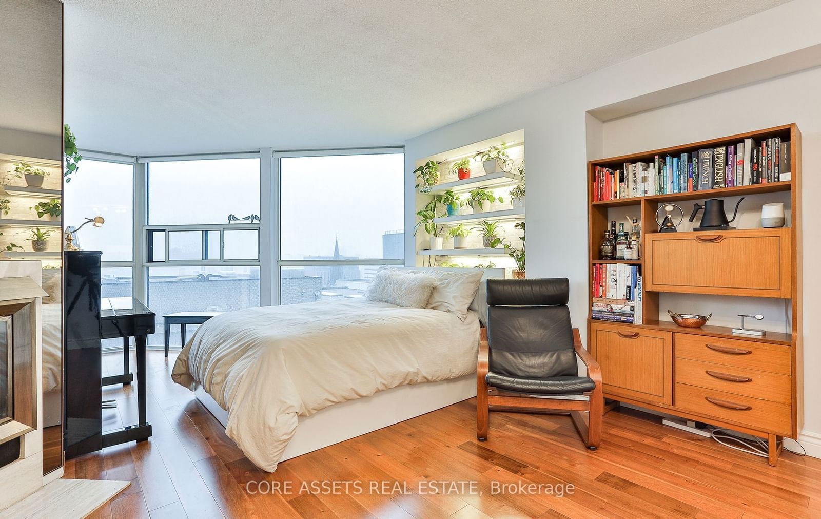 705 King St W, unit 1906 for sale