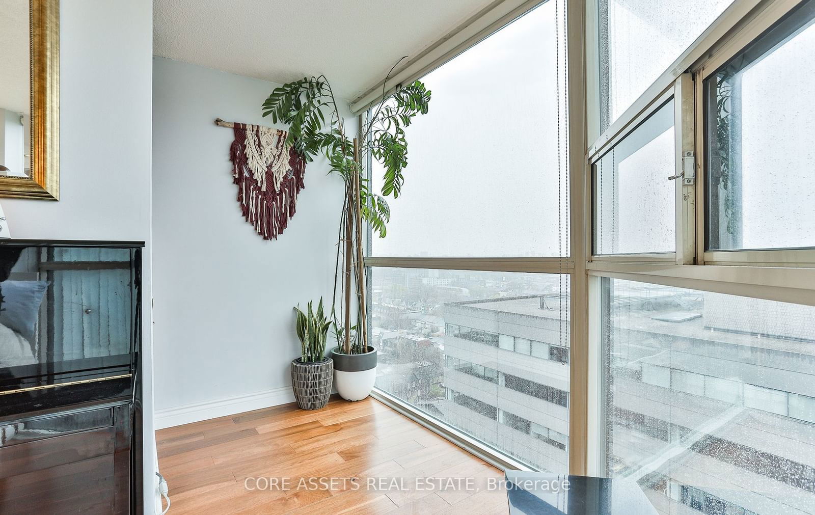 705 King St W, unit 1906 for sale