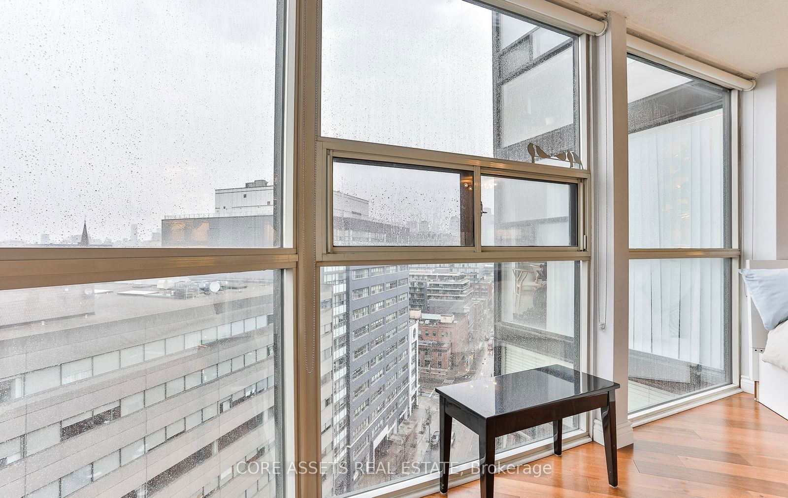 705 King St W, unit 1906 for sale