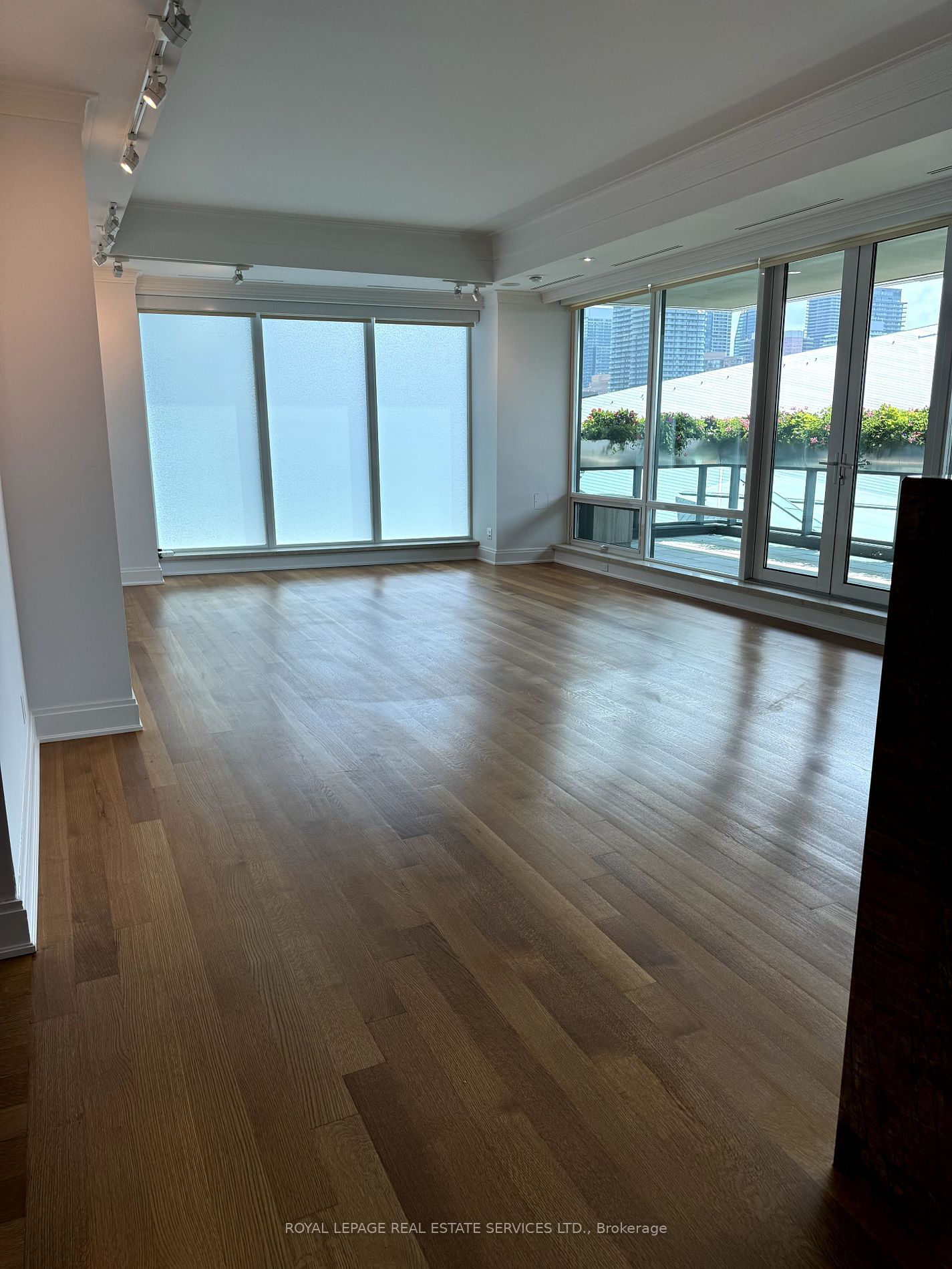 206 Bloor St W, unit 902 for sale