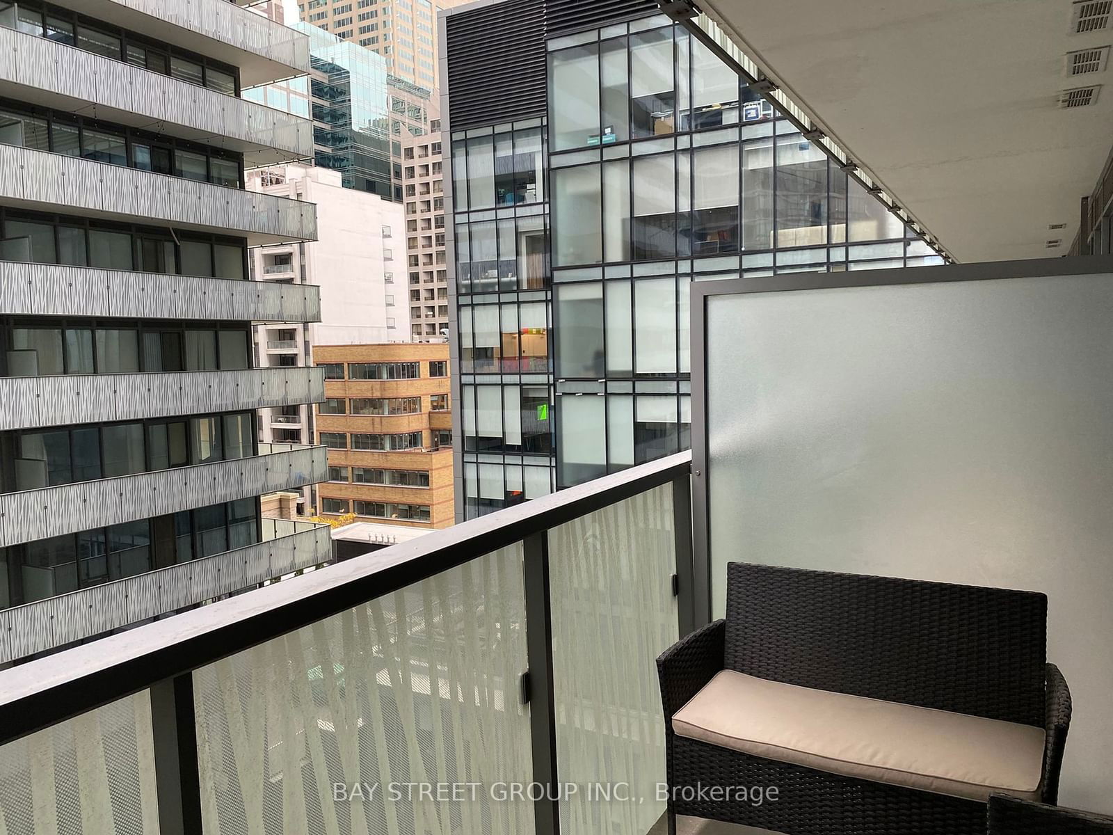 50 Charles St E, unit 706 for rent