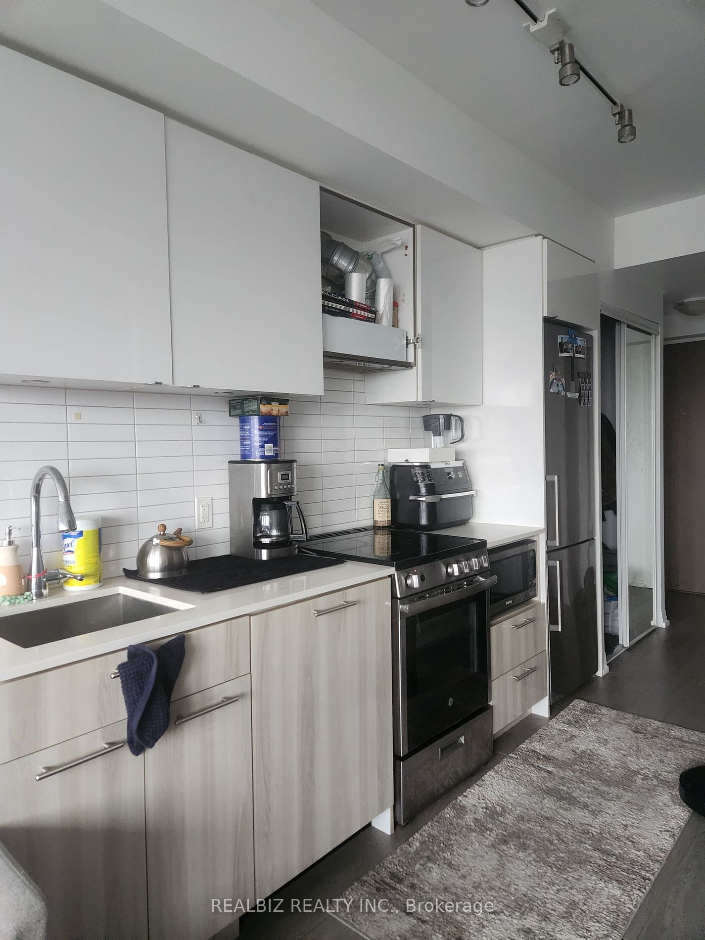 251 Jarvis St, unit 2401 for rent